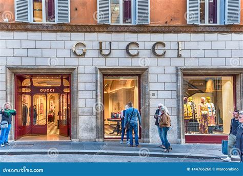 gucci shop in rome.